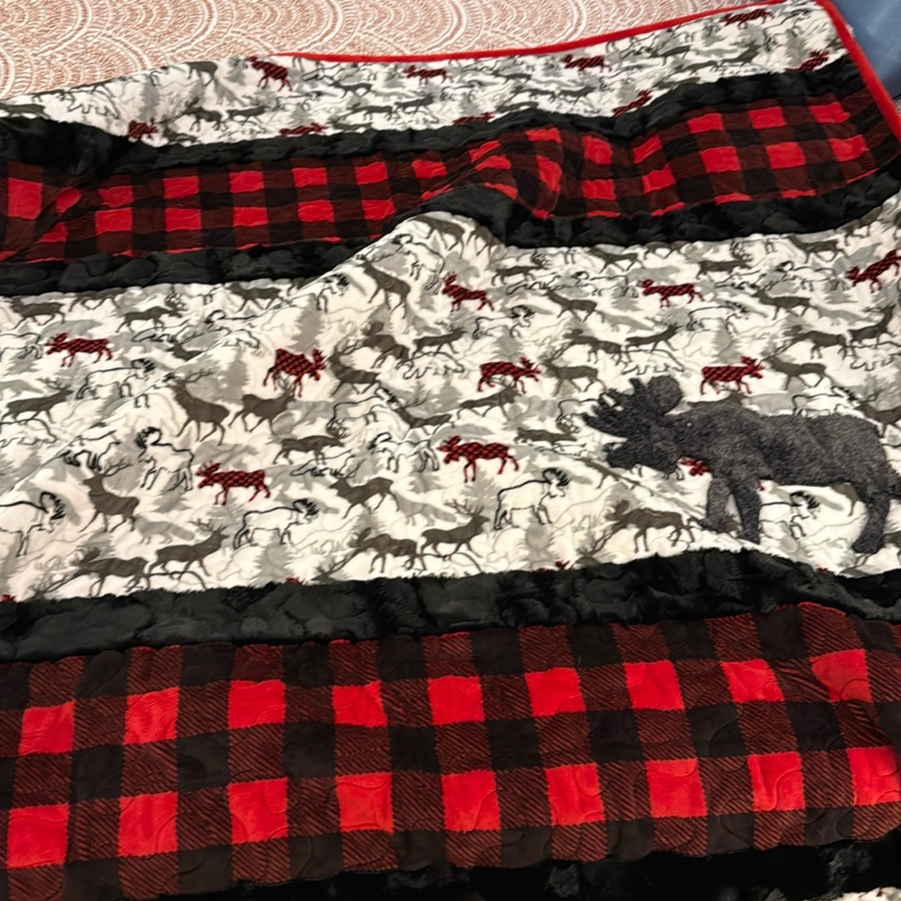 Moose motif throw